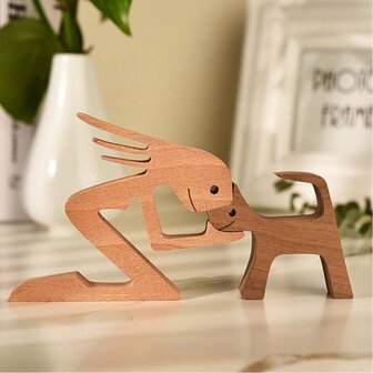 Houten beeldje - Vrouw en Hond - Model 06