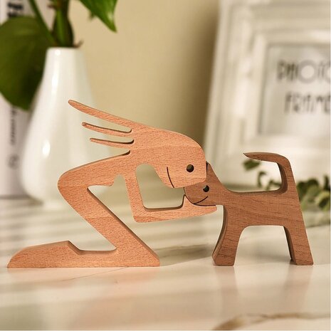 Houten beeldje - Vrouw en Hond - Model 06